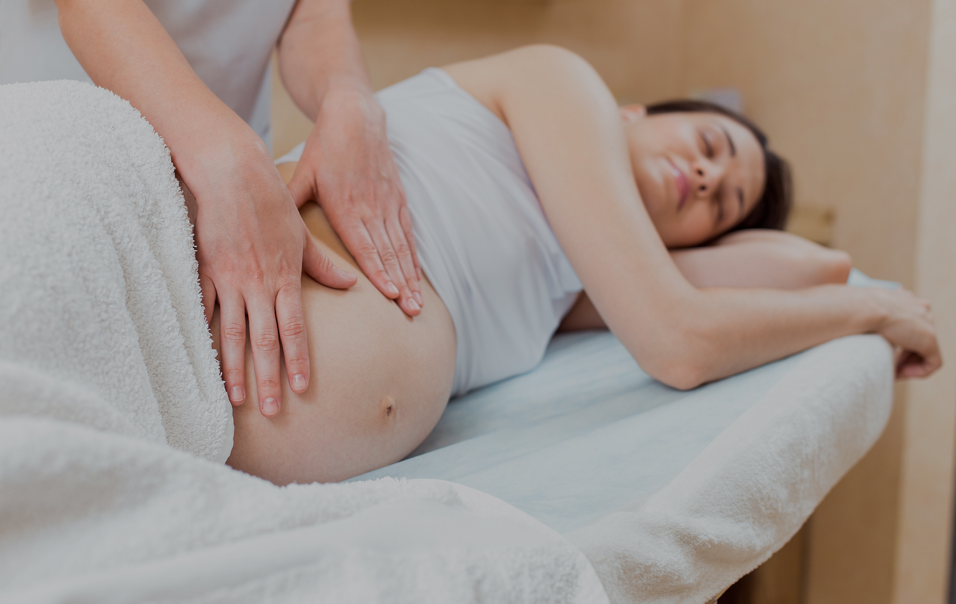 Physiotherapist treating a patient at Highland Physio & Rehab